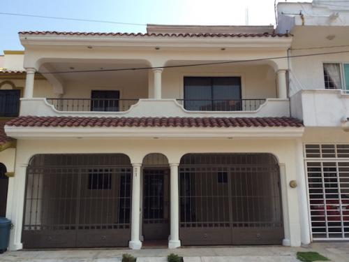 CASA EN RENTA SOLA O AMUEBLADA “REAL DEL ANGEL”