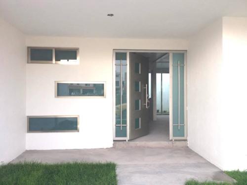 Hermosa casa en Pequeña privada super AMPLIA