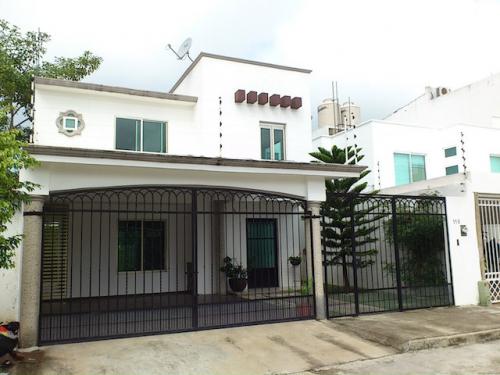 HERMOSA CASA EN RENTA RESIDENCIAL EL COUNTRY CALLE COCOITE #110.