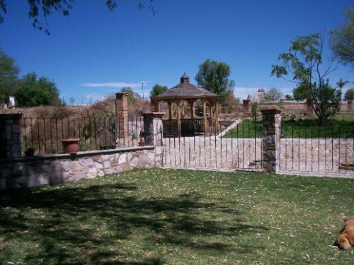 VENDO RANCHO 1,914.64 m2 TERRENO y 300 C. DENTRO DE LA CIUDAD