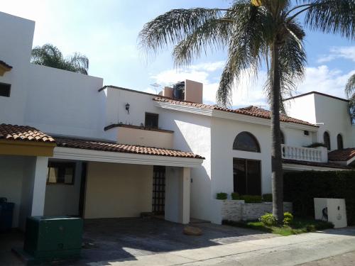 Hermosa casa en Coto Ibiza Naciones Unidas