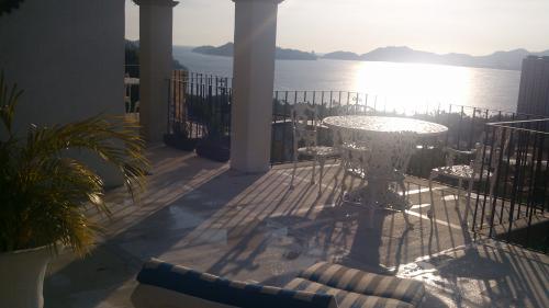 ATRAS DE LA CHEVROLET