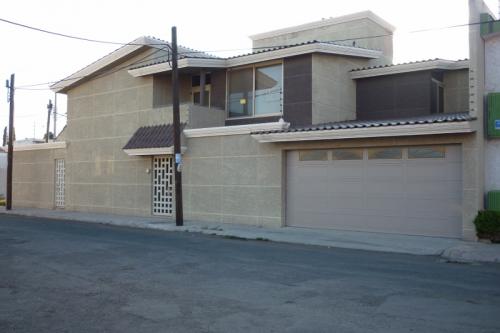 CASA RECIENTE MUY AMPLIA Y SEGURA