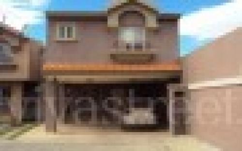 RENTO CASA A UN MINUTO DEL CENTRO COMERCIAL ALTARIA