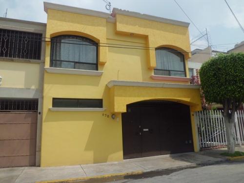 Hermosa Casa a la Renta