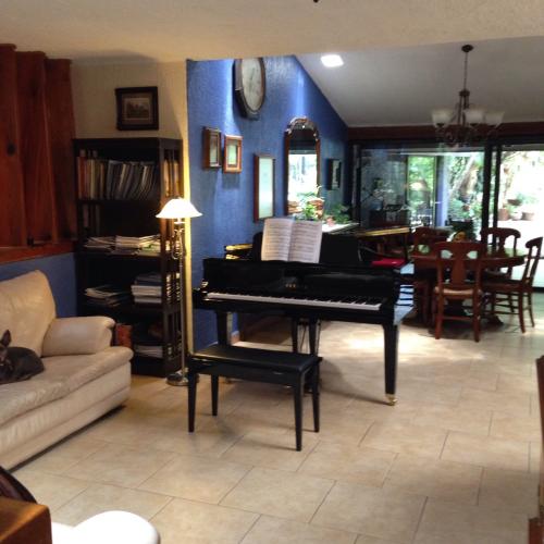 Casa Cuernavaca seguridad acceso restringido alberca jardín casi en una planta