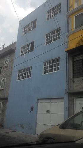 Edificio con 3 deptos a la Venta