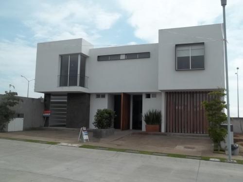 EXELENTE CASA MODELO MARSELLA EN COTO DEL BOSQUE EN LA CIMA DE ZAPOPAN