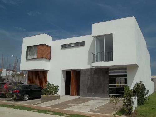 MAGNIFICA CASA MODELO SANTILLANA EN COTO DEL BOSQUE EN LA CIMA DE ZAPOPAN
