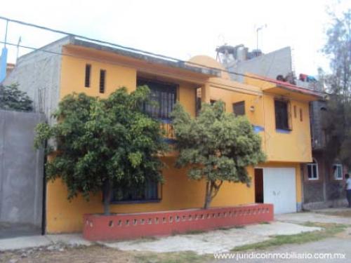 Bonita y amplia casa en la colonia Jardines de Chalco