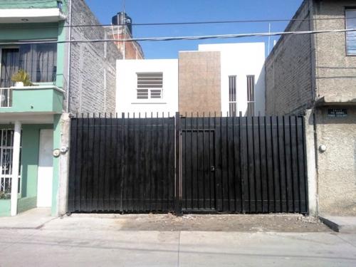 AMPLIA DE TRES RECAMARAS Y JARDÍN