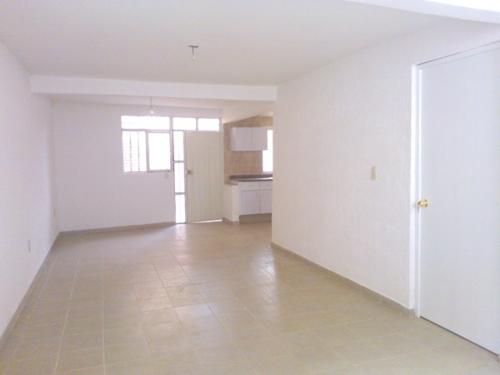 CASA EN AMPLIO TERRENO