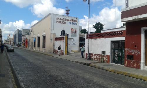 Terreno en venta, funcionando como estacionamiento