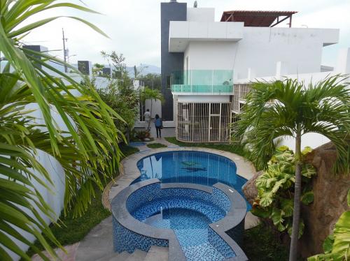 VENDO CASA CON ALBERCA CERCA DE PLAYAS EN PUERTO VALLARTA