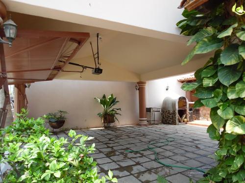 VENDO HERMOSA CASA CON LOCAL COMERCIAL EN PUERTO VALLARTA