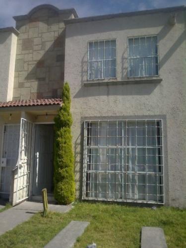 Vendo casa en Hda del Valle II cerca del aeropuerto de Toluca