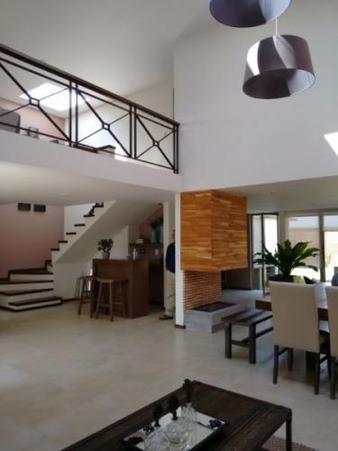 VENDO HERMOSA RESIDENCIA CERCA DE GALERIAS METEPEC