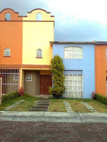 Rento casa amueblada en Hda. La Galia a 5 minutos del aeropuerto de Toluca