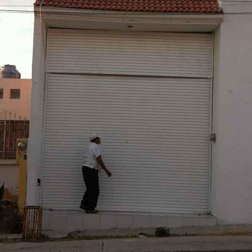 Rento locales al sur sobre avenida principal doble altura