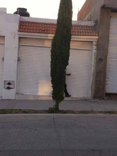  Rento local al sur sobre avenida principal