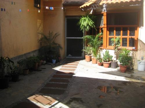 RENTO HERMOSA CASA CON LOCAL COMERCIAL EN TLAQUILTENANGO MORELOS