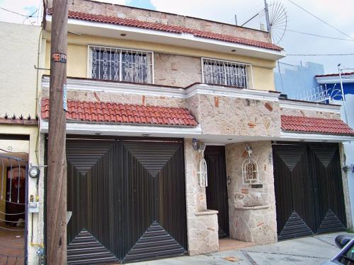 Casa bien ubicada en zona Chapalita