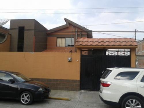 CASA EN VENTA EN TOLUCA (COL. NUEVA OXTOTITLAN)