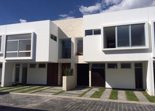 Casa Periférico cerca de Atlixcayotl y Cd. Judicial San Andrés Cholula.