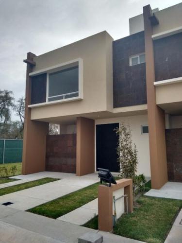 Hermosa casa en venta en Toluca a 10 min del Aeropuerto de Toluca