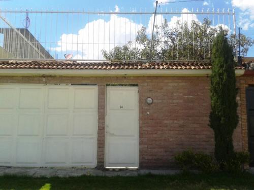 CASA EN VENTA EN ZINACANTEPEC, POR EX HACIENDA BARBABOSA.