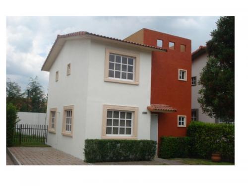 Casa en venta en Villas del Campo Calimaya a 10 min de Galerìas Metepec