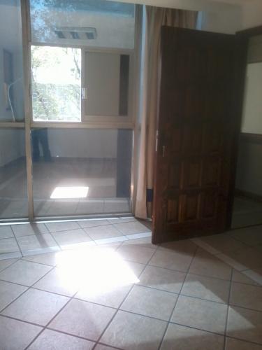 OFICINA REMODELADA EN LA HIPODROMO CONDESA