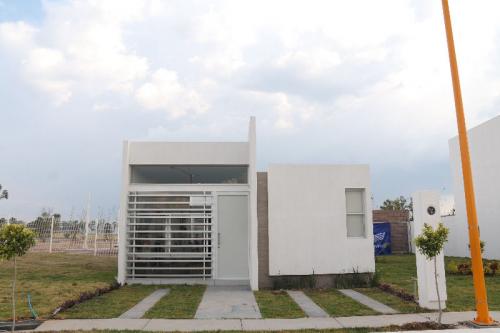 VENDO CASA NUEVA AL SUR 3 RECAMARAS