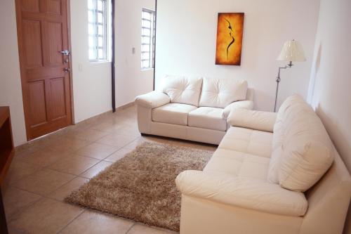 PRACTICO DEPARTAMENTO AMUEBLADO CERCA DEL H. CONCHITA