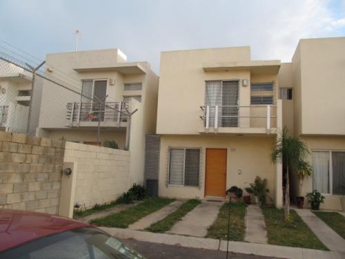 Casa Coto por Av. Juan Gil Preciado