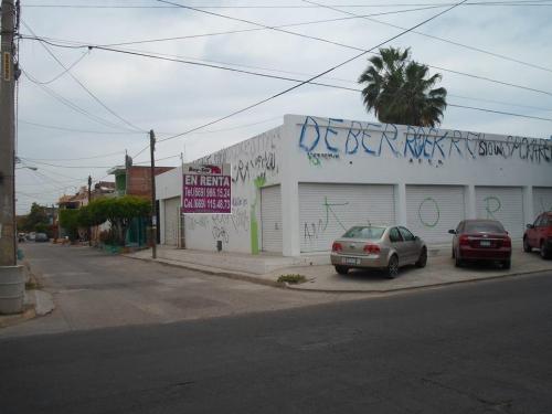 Amplios locales en Colonia Juarez