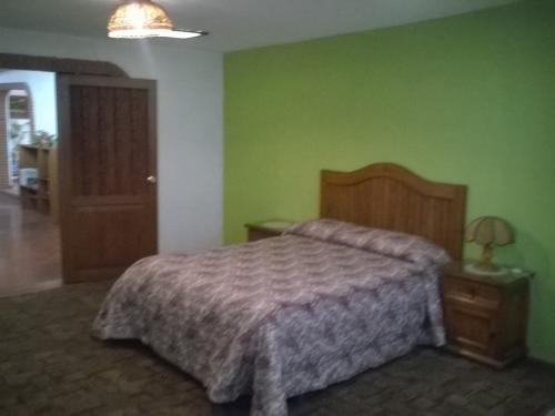 Recamara amueblada baño cochera internet áreas comunes Puebla