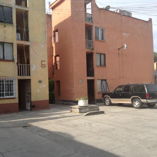 Departamento Planta Baja. Traspaso $100,000. Acepto carro a cambio. Facilidad de pago por el restante.