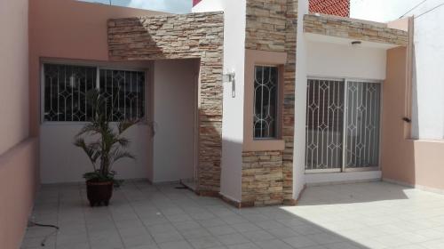 Linda y fresca casa en Fracc. Jardines de Virginia. La mejor zona de Boca.