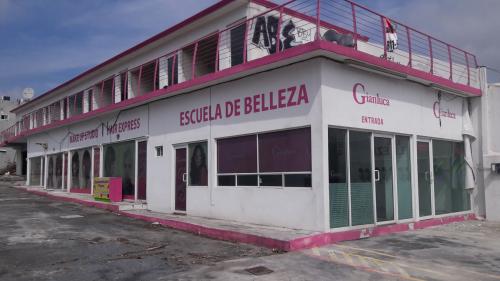 LOCAL CENTRO DE SANTA CATARINA MUY CERCA DE PRESIDENCIA