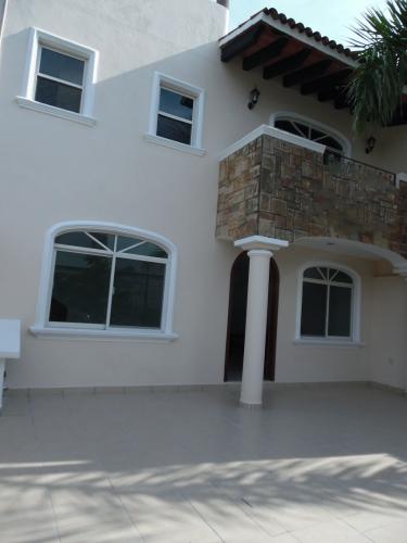 VENDO HERMOSA CASA EN FLUVIAL PUERTO VALLARTA