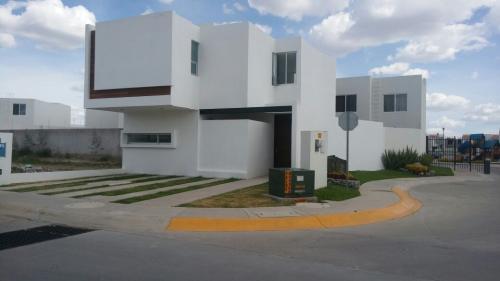 VENDO CASA NUEVA 4 RECAMRAS ALCAZAR RESIDENCIAL