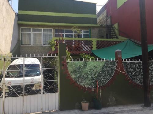 ENORME CASA POR XALOSTOC, ECATEPEC