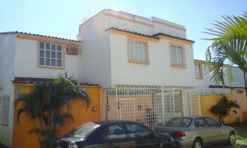 CASA AMPLIA A 2 KILÓMETROS DE LA PLAYA