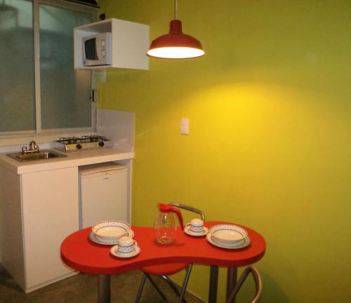 Descansa en nuestras suites como si estuvieras en casa.