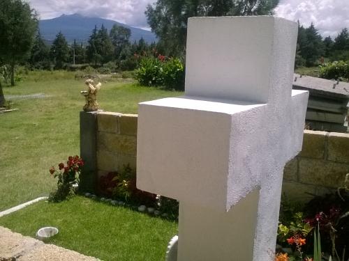 Jardín particular con 1 cruz con 6 nichos Panteón Ángeles Tlaxcala