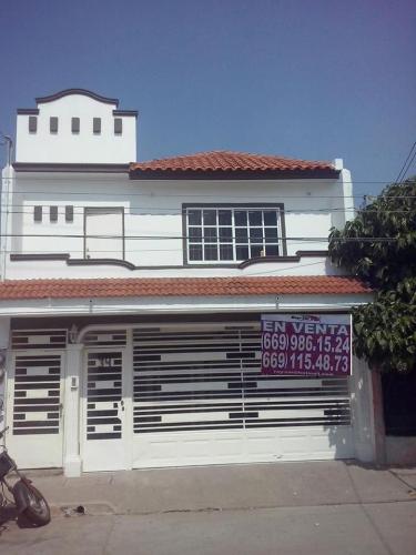 hermosa casa con 2 departamentos