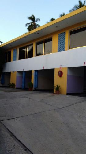 HOTEL EN VENTA, LAS PLAYAS, GUERRERO