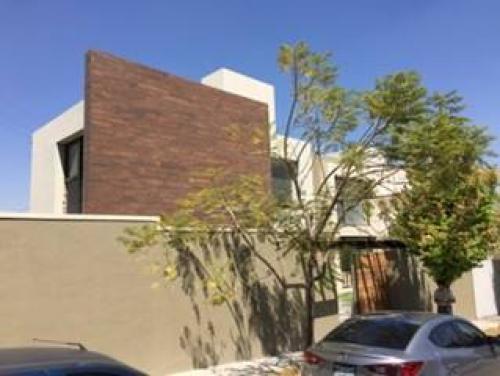 SE VENDE CASA PARA ESTRENAR, FTE. DE MEDUSA