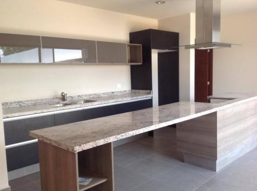 ¿Tu mujer es una reina? Cómprale su palacio. Ella se lo merece.